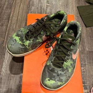 Women’s size 8 Nike metcon 3